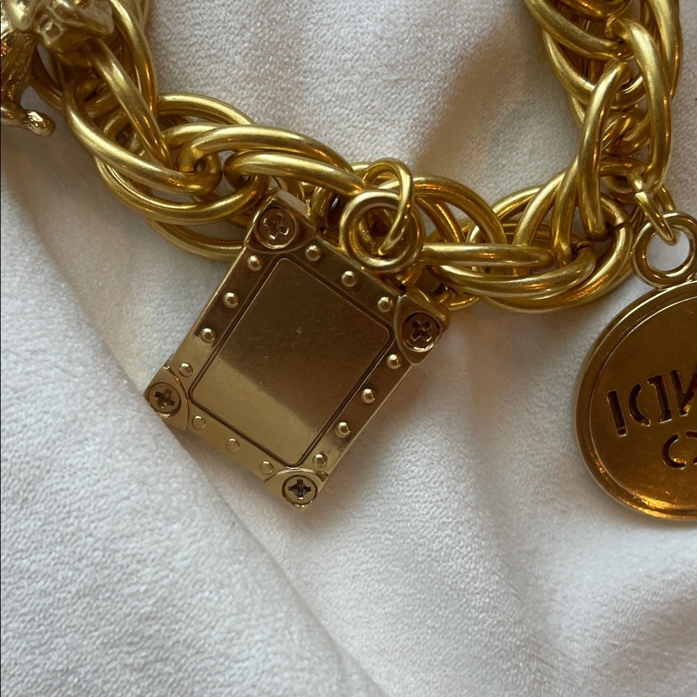 FEND STYLE Gold Charm for bag or bag handle - Designer Style Women’s Accessory - Picture 11 of 11